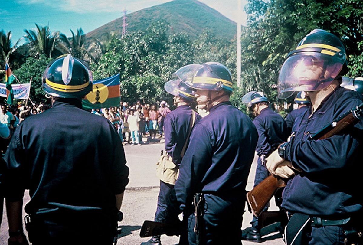 French riot police confront Kanak protesters at Mont Ravel