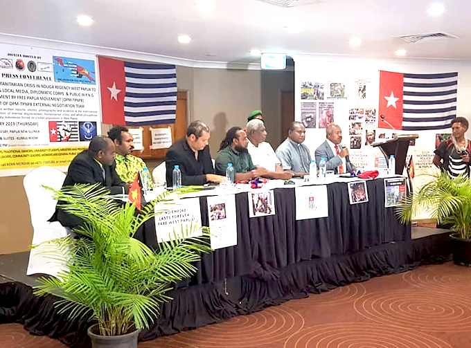 The OPM leader Jeffrey Bomanak (centre) at a West Papua public meeting in Port Moresby