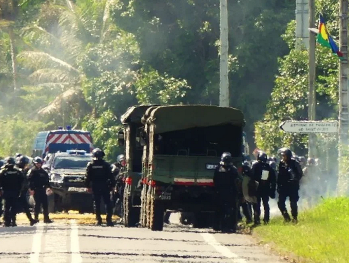 French security forces preparing to enter Saint Louis tribe area