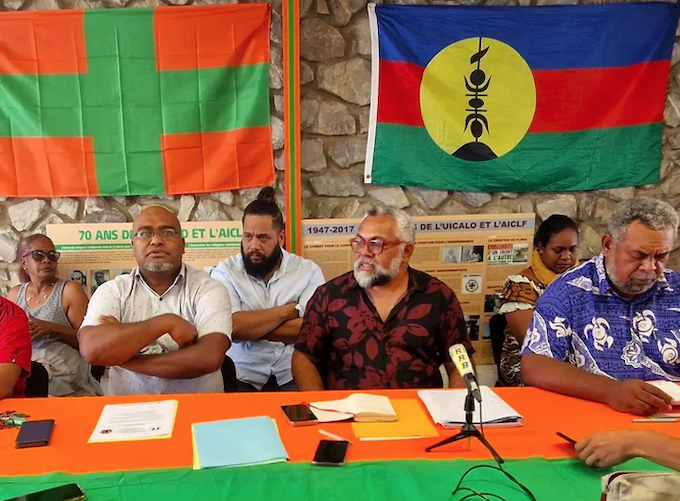 Union Calédonienne’s new president Emmanuel Tjibaou (centre) and executive bureau hold a press conference last Thursday 30 Nov 2024