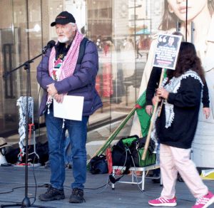 Dr David Robie and Del Abcede speaking at the "Palestine Corner" rally on World Press Freedom Day