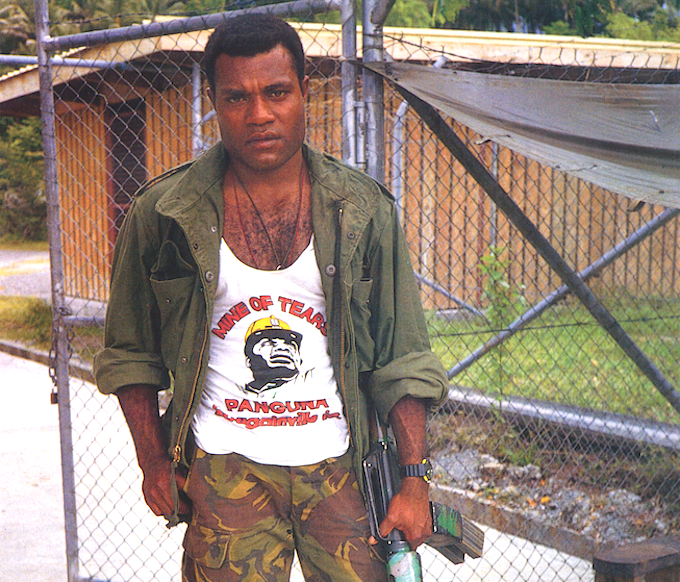 A PNG soldier guarding Bougainville's Panguna mine in 1989