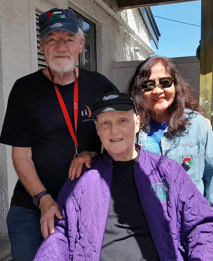 Asia Pacific Report’s David Robie and Del Abcede with Roger Fowler in November 2025