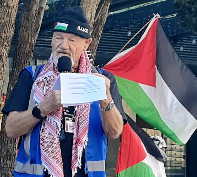 Journalist and author David Robie speaking at the PSNA rally for Palestine